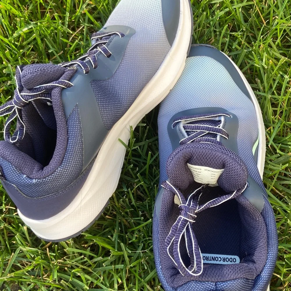 NWOT Women’s Sz-8 Athletic Shoes- Very Clean, Not Sure If Worn- Big Kids Sz-6.5